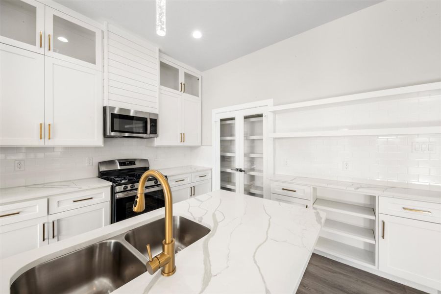 Furnished interior view inside a new home in , Houston (Image 6). Furnished interior view inside a new home in , Houston (Image 6).