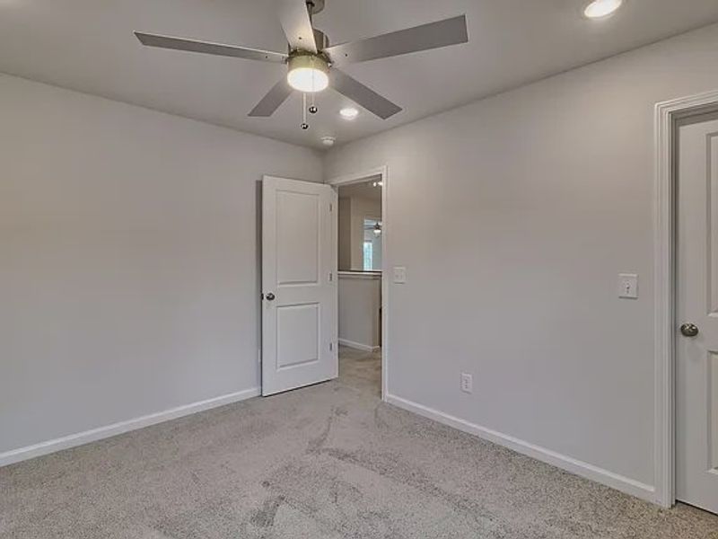 Spacious, unfurnished interior of a new home in Amber Hill, West Columbia (Image 15).
