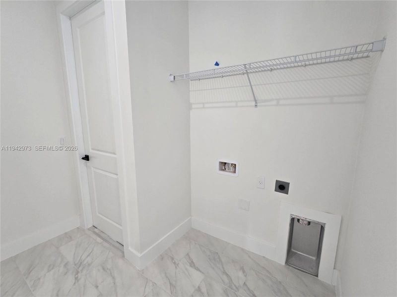 Spacious, unfurnished interior of a new home in , Lehigh Acres (Image 21).