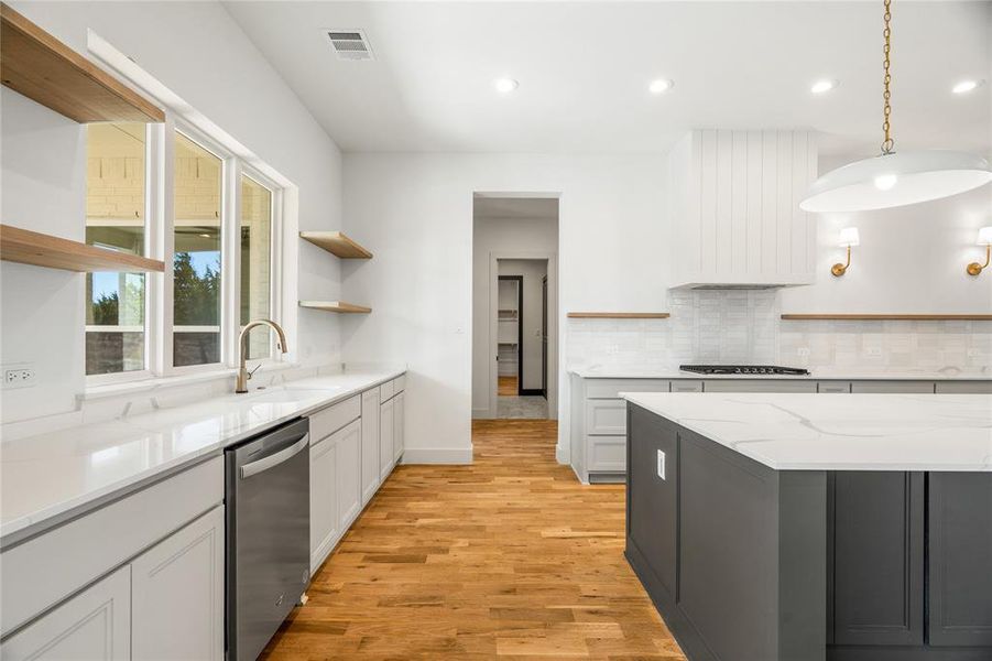 Furnished interior view inside a new home in Hidden Lakes on Mockingbird, Midlothian (Image 9). Furnished interior view inside a new home in Hidden Lakes on Mockingbird, Midlothian (Image 9).