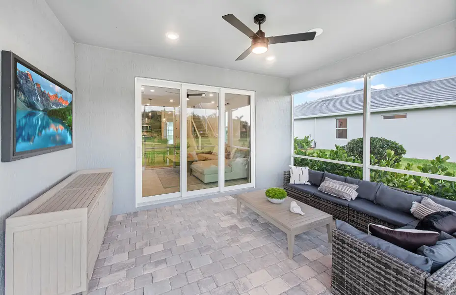 Representative exterior details of a home built from the Seaport Select by Pulte Homes in Lakeview Estates, Palm Coast (Image 3).