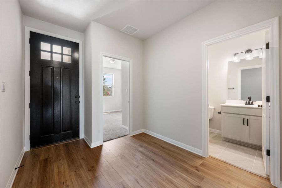 Spacious, unfurnished interior of a new home in Patterson Ranch, Georgetown (Image 21).