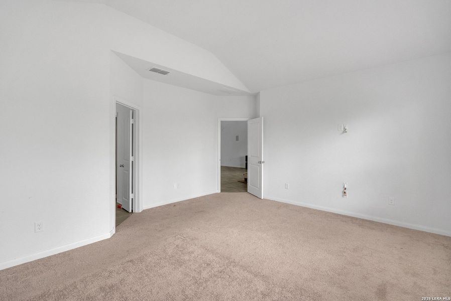 Spacious, unfurnished interior of a new home in , San Antonio (Image 22).