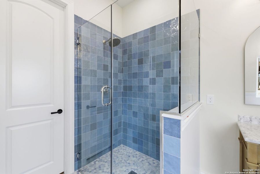 Furnished interior view inside a new home in , Bandera (Image 13).