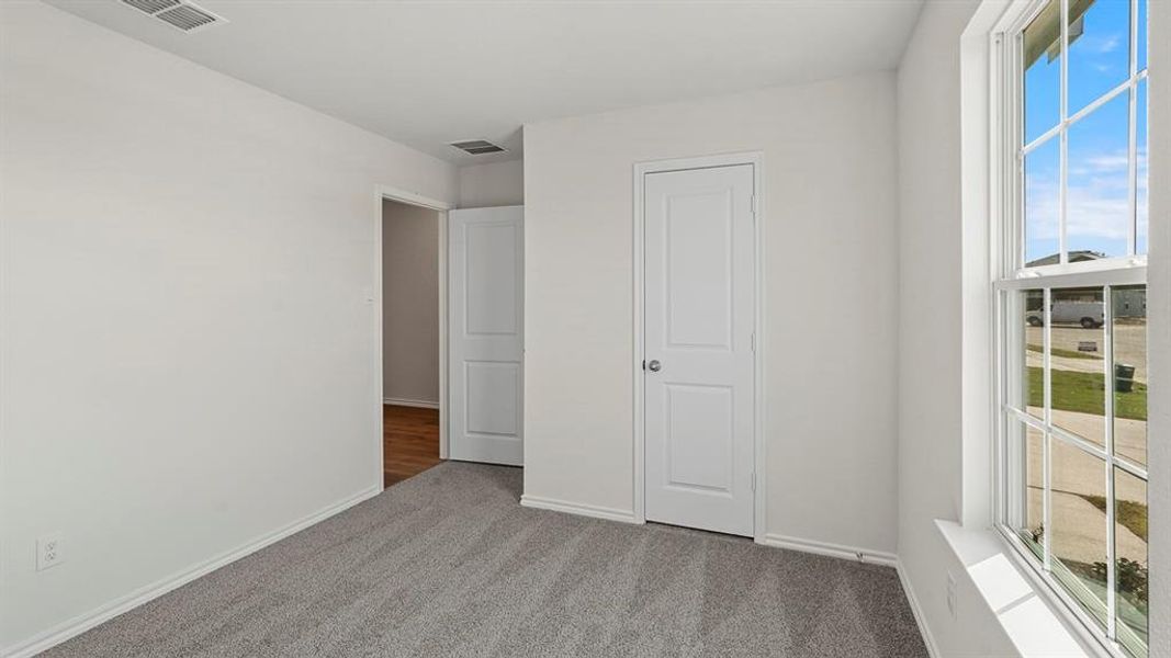 Spacious, unfurnished interior of a new home in Bluff Springs, Ferris (Image 24).