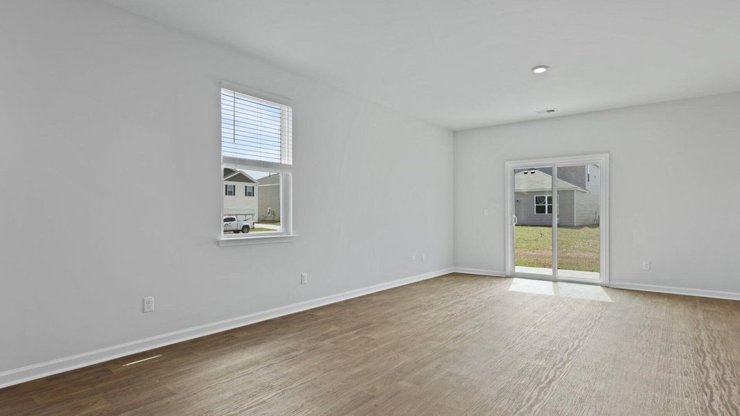 Spacious, unfurnished interior of a new home in Carolina Groves, Moncks Corner (Image 24).