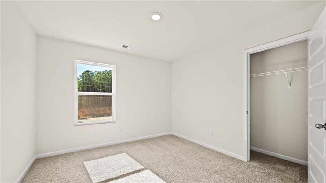 Spacious, unfurnished interior of a new home in Poplar Preserve, Newnan (Image 8).
