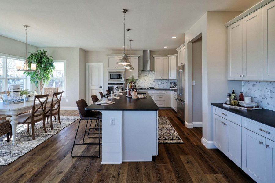 Gourmet Kitchen & Breakfast Area