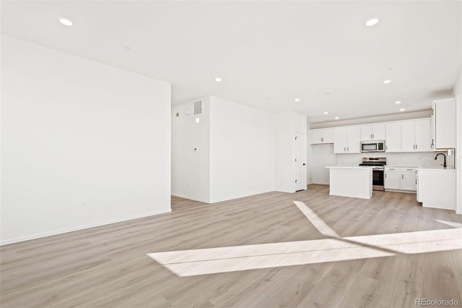 Spacious, unfurnished interior of a new home in The Nest Classic at Canyon Creek, Erie (Image 22).