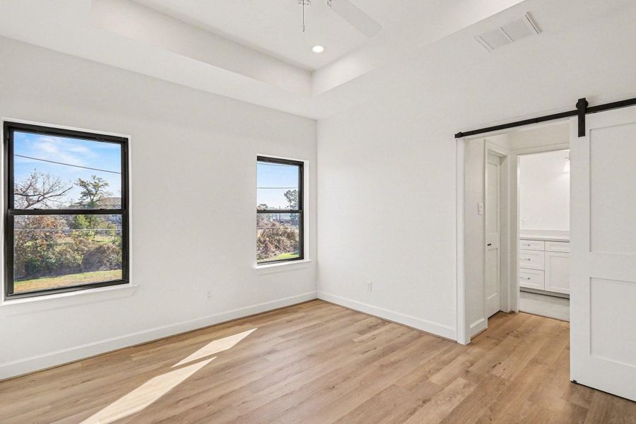 Spacious, unfurnished interior of a new home in , Houston (Image 16).