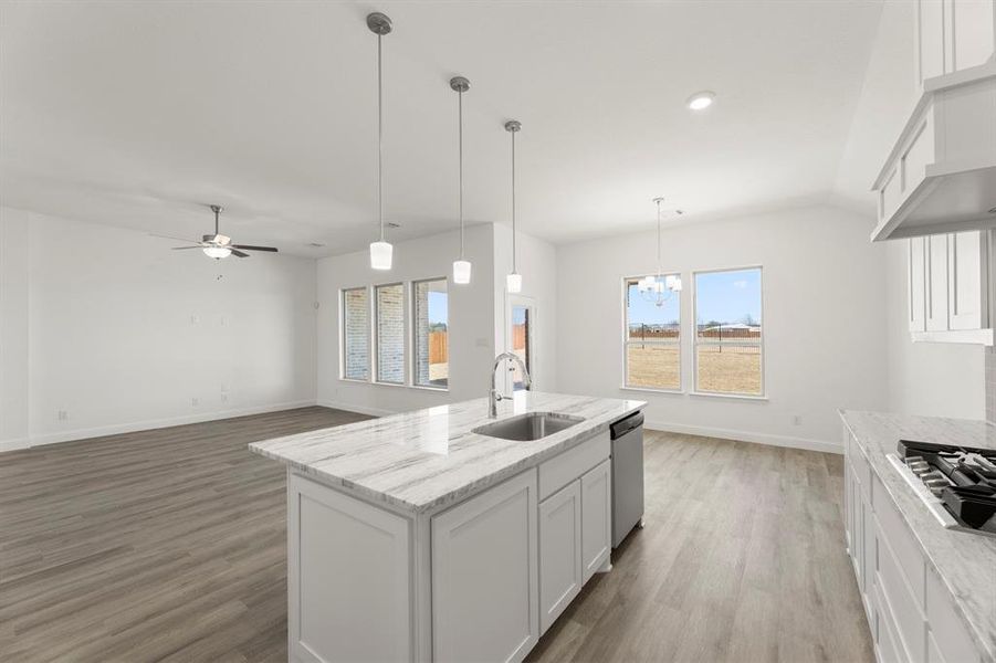 13_14. 541 San Angelo - Kitchen (4)