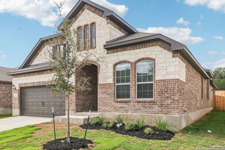 Exterior details and patio area of a home in Fox Falls, Boerne (Image 20).