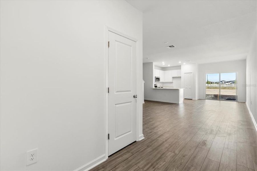 Spacious, unfurnished interior of a new home in , Ocala (Image 18).