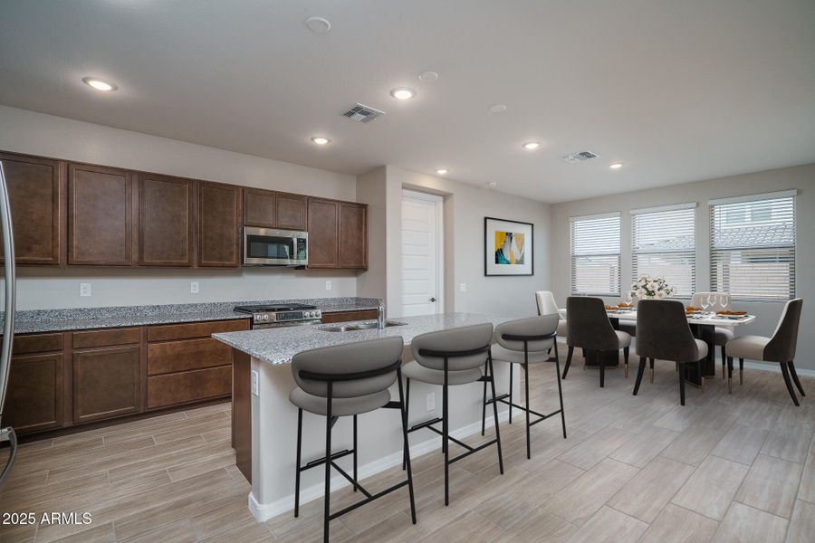 8VS) KITCHEN TO DINING