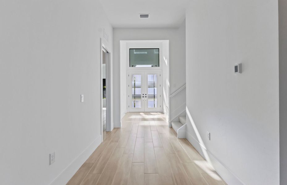 Spacious, unfurnished interior of a new home in Terreno, Naples (Image 14). Spacious, unfurnished interior of a new home in Terreno, Naples (Image 14).