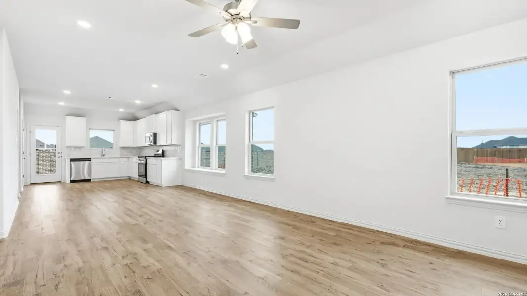 Spacious, unfurnished interior of a new home in Prominence Journey, San Antonio (Image 8). Spacious, unfurnished interior of a new home in Prominence Journey, San Antonio (Image 8).