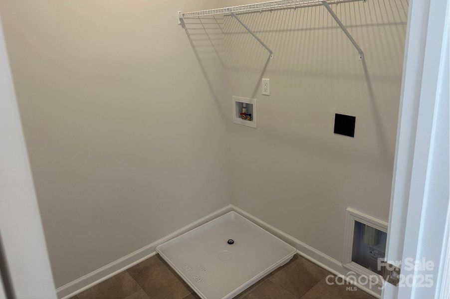 Suwanee Laundry Room