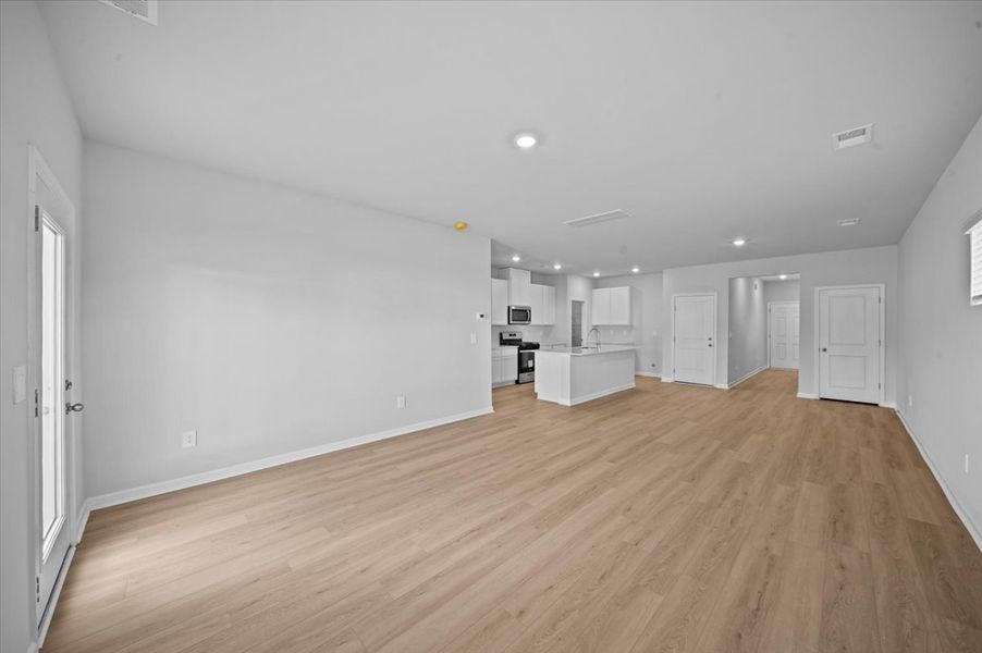 Spacious, unfurnished interior of a new home in Village at White Pine, Pendleton (Image 11). Spacious, unfurnished interior of a new home in Village at White Pine, Pendleton (Image 11).