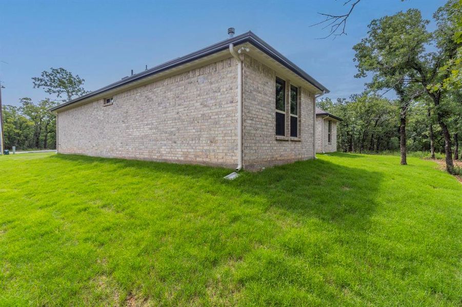 Exterior details and patio area of a home in , Runaway Bay (Image 14).