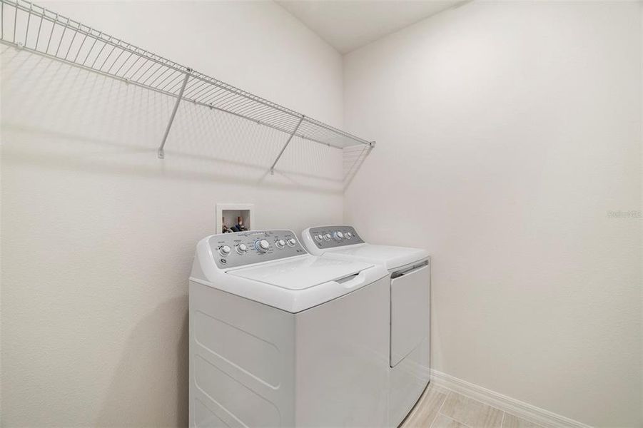 Close-up of interior finishes inside a home in Lake Lincoln, Eustis (Image 8).