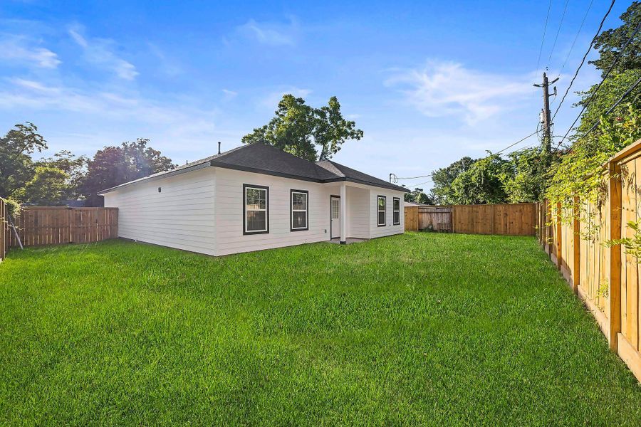 Charming single-story home with a spacious fenced backyard, perfect for outdoor activities and relaxation.