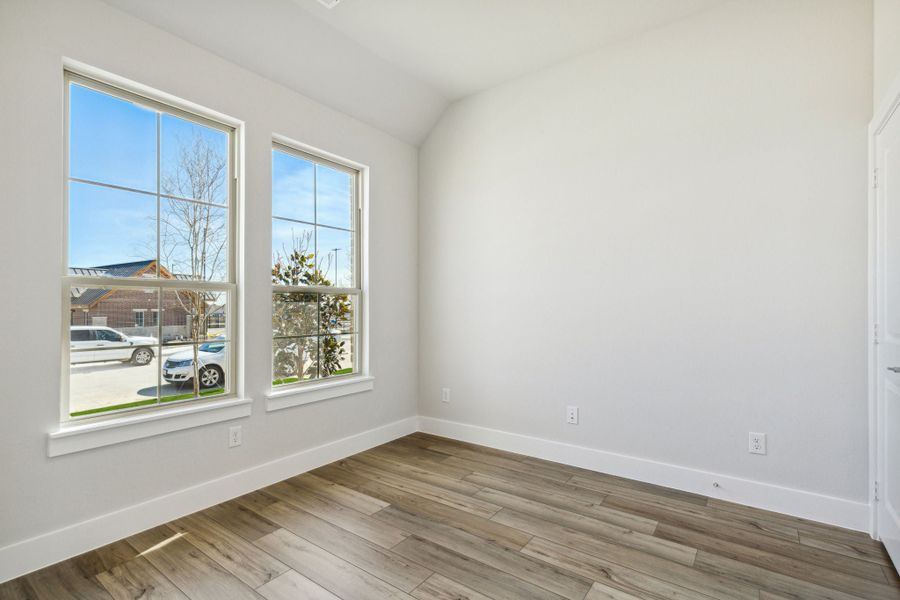 Spacious, unfurnished interior of a new home in Dove Hollow, Waxahachie (Image 15).