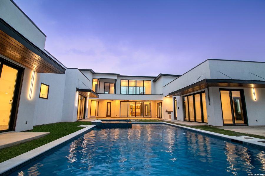 Exterior details and patio area of a home in , San Antonio (Image 4).