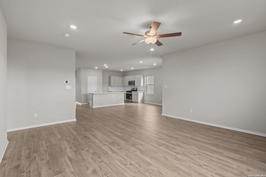 Spacious, unfurnished interior of a new home in Garden Grove, San Antonio (Image 23).