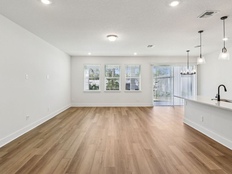 Spacious, unfurnished interior of a new home in Ridgehaven - Signature Series, Ormond Beach (Image 8).