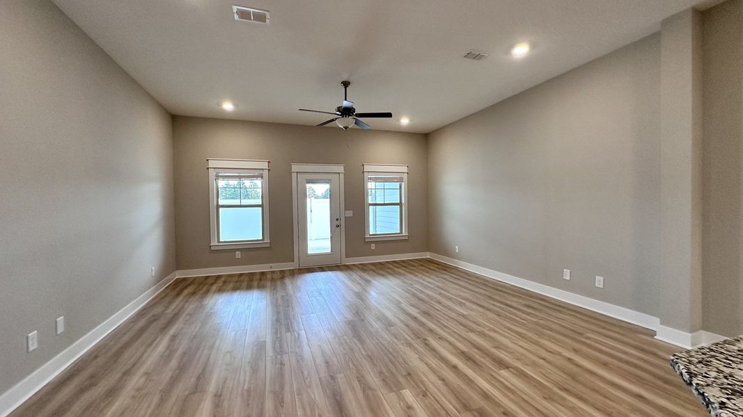 Spacious, unfurnished interior of a new home in Veterans Cove, Murfreesboro (Image 26).