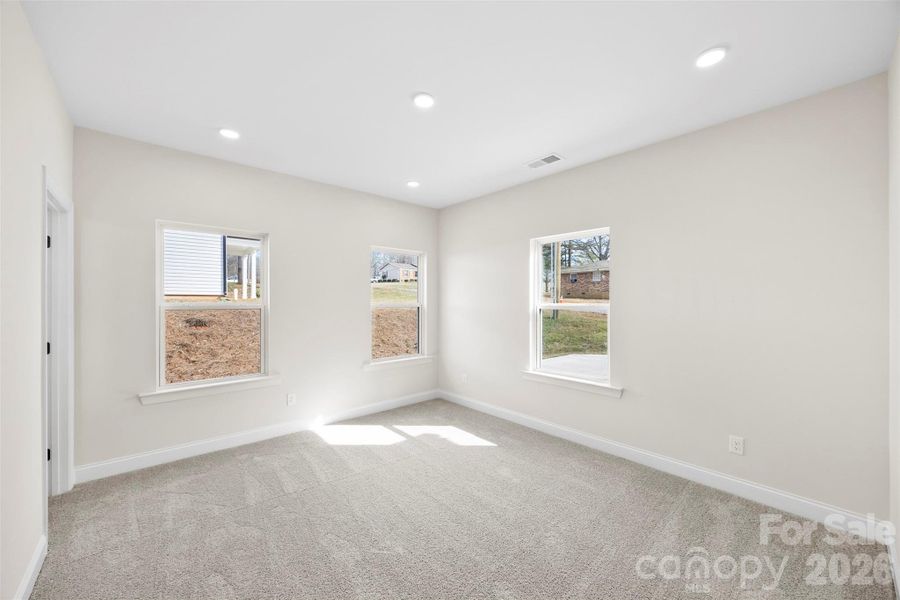 Spacious, unfurnished interior of a new home in , Kings Mountain (Image 38).