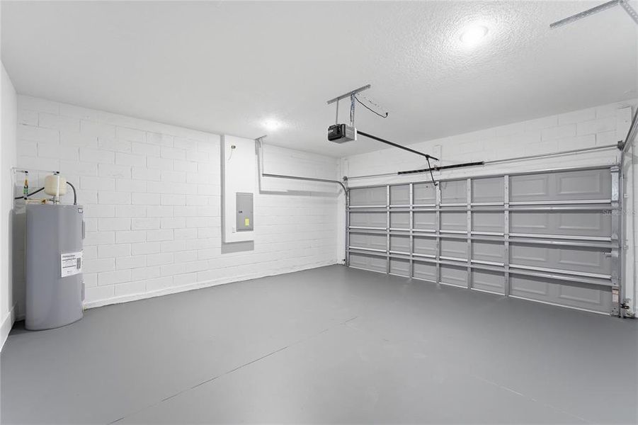 Spacious, unfurnished interior of a new home in , Citrus Springs (Image 26).