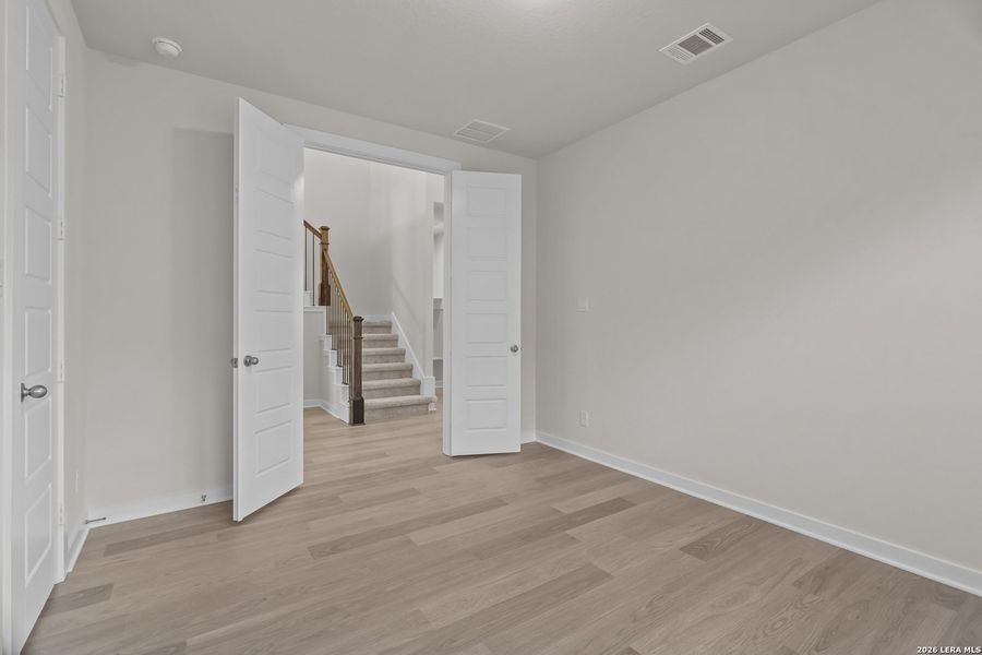 Spacious, unfurnished interior of a new home in Nopal Valley, San Antonio (Image 29).
