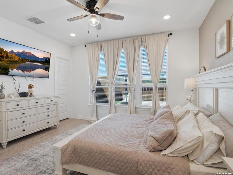 Furnished interior view inside a new home in Corley Farms, Boerne (Image 41).