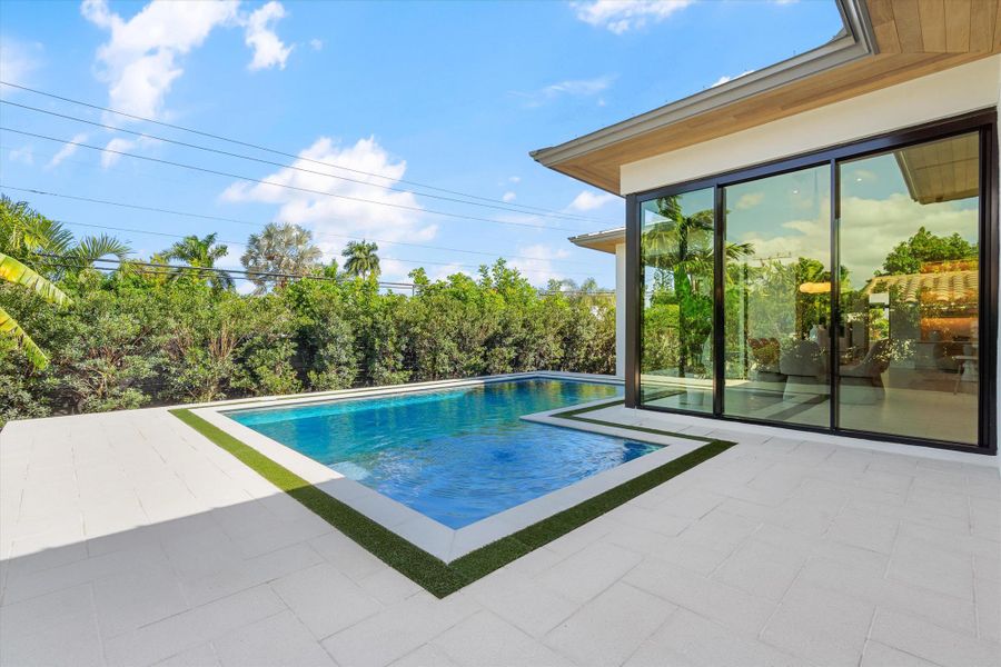 Exterior details and patio area of a home in , Fort Lauderdale (Image 25). Exterior details and patio area of a home in , Fort Lauderdale (Image 25).