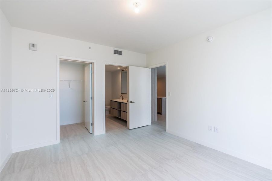 Spacious, unfurnished interior of a new home in , Miami (Image 26).