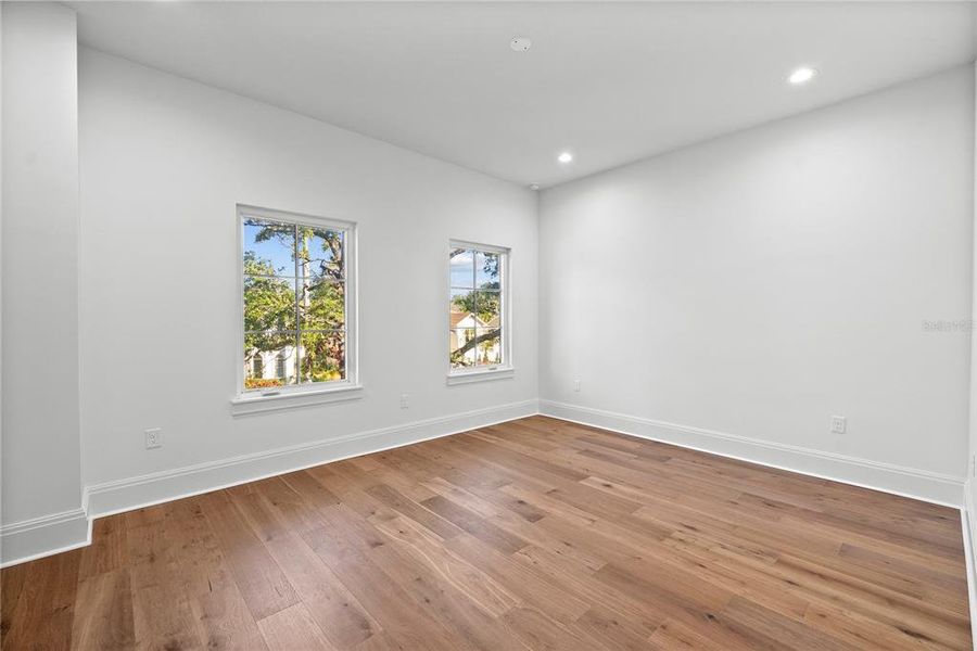Spacious, unfurnished interior of a new home in , Tampa (Image 50).