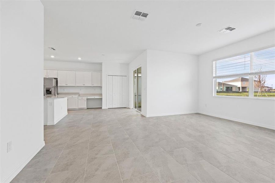 Spacious, unfurnished interior of a new home in Rye Ranch: Executive Homes, Parrish (Image 35).