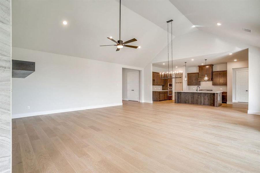 Spacious, unfurnished interior of a new home in Waterfall Ranch, Waxahachie (Image 25).