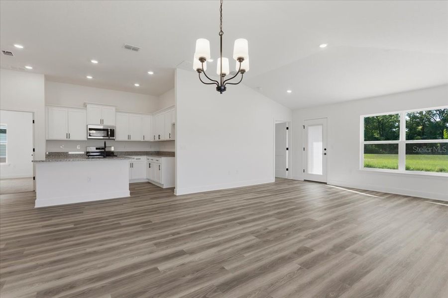 Spacious, unfurnished interior of a new home in Kirkland Farms, Alachua (Image 16).