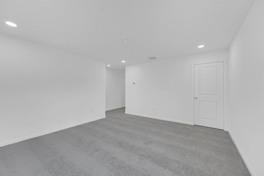 Spacious, unfurnished interior of a new home in Bent Creek: The Meadows Collection, Fort Pierce (Image 26).