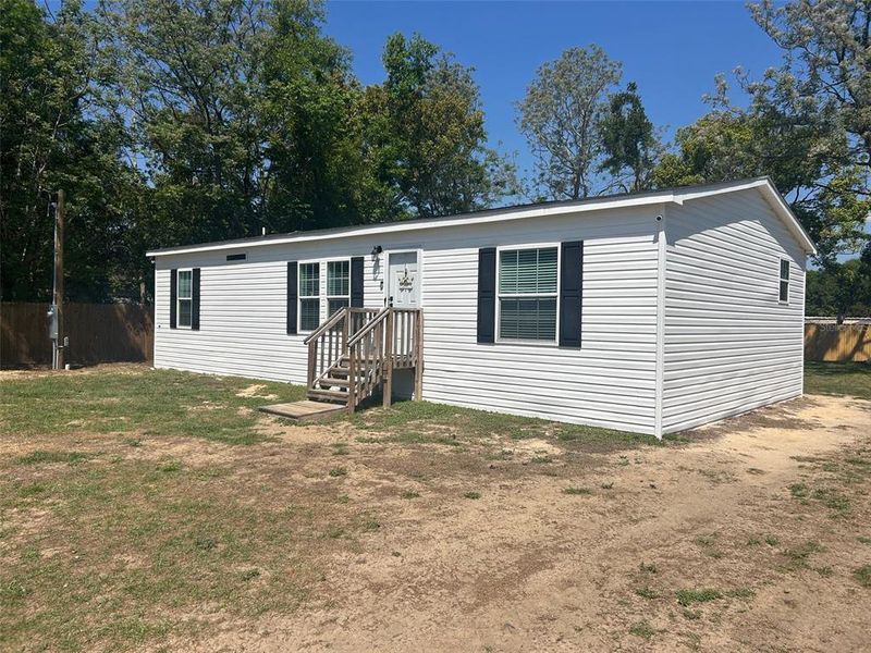 Exterior details and patio area of a home in , Fruitland Park (Image 20). Exterior details and patio area of a home in , Fruitland Park (Image 20).