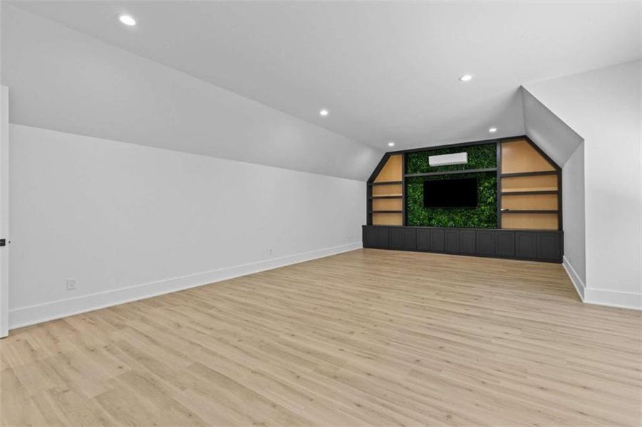 Spacious, unfurnished interior of a new home in , Monroe (Image 24).