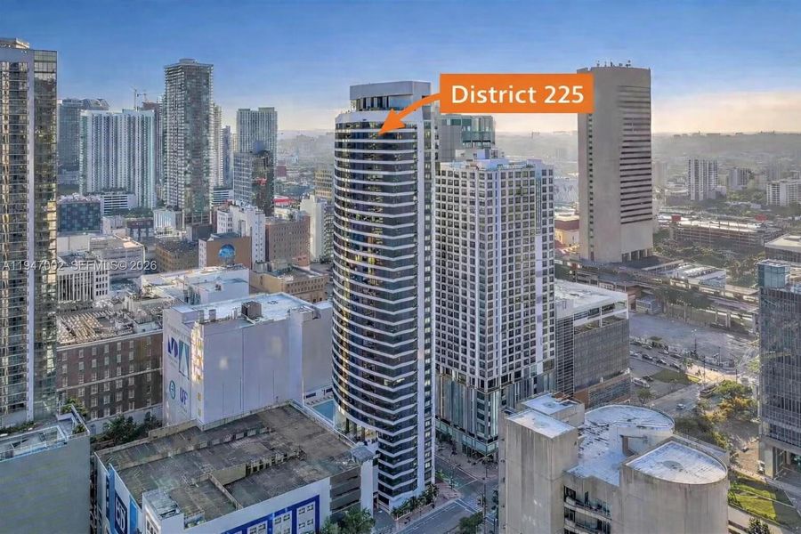 Condo located in Miami, FL showcasing its design and architecture (Image 22).