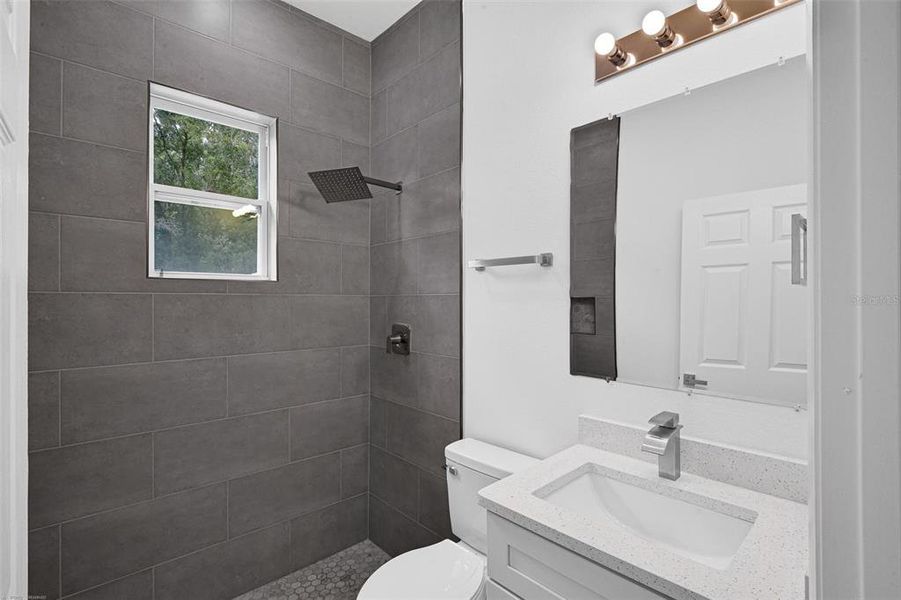 Furnished interior view inside a new home in , Dunnellon (Image 13).