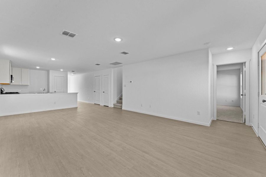 Spacious, unfurnished interior of a new home in Friendship Oaks, Fredericksburg (Image 28).