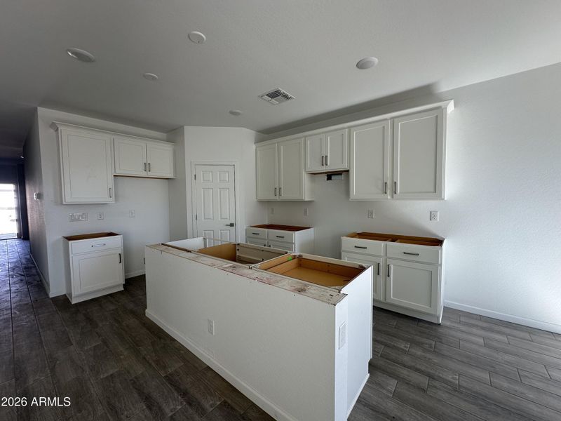 009- Kitchen 009- Kitchen