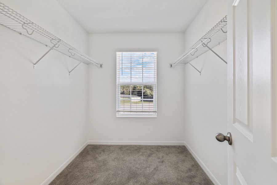 Spacious, unfurnished interior of a new home in Preservation Pointe, Davenport (Image 10).