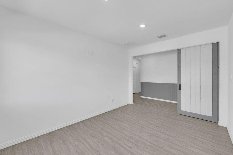 Spacious, unfurnished interior of a new home in Hurricane Creek, Anna (Image 13).