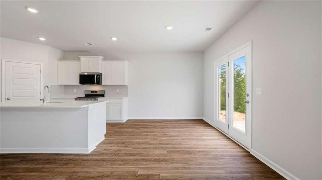 Spacious, unfurnished interior of a new home in Brooks Station, Dacula (Image 16).